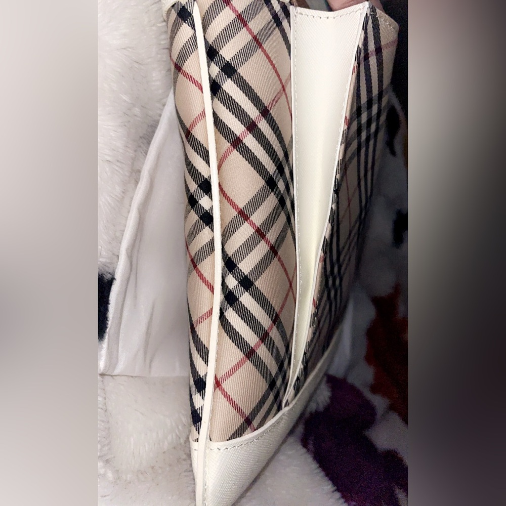 Burberry VINTAGE Beige and White Leather Nova Check Crossbody Bag
No call outs - Picture 3 of 7